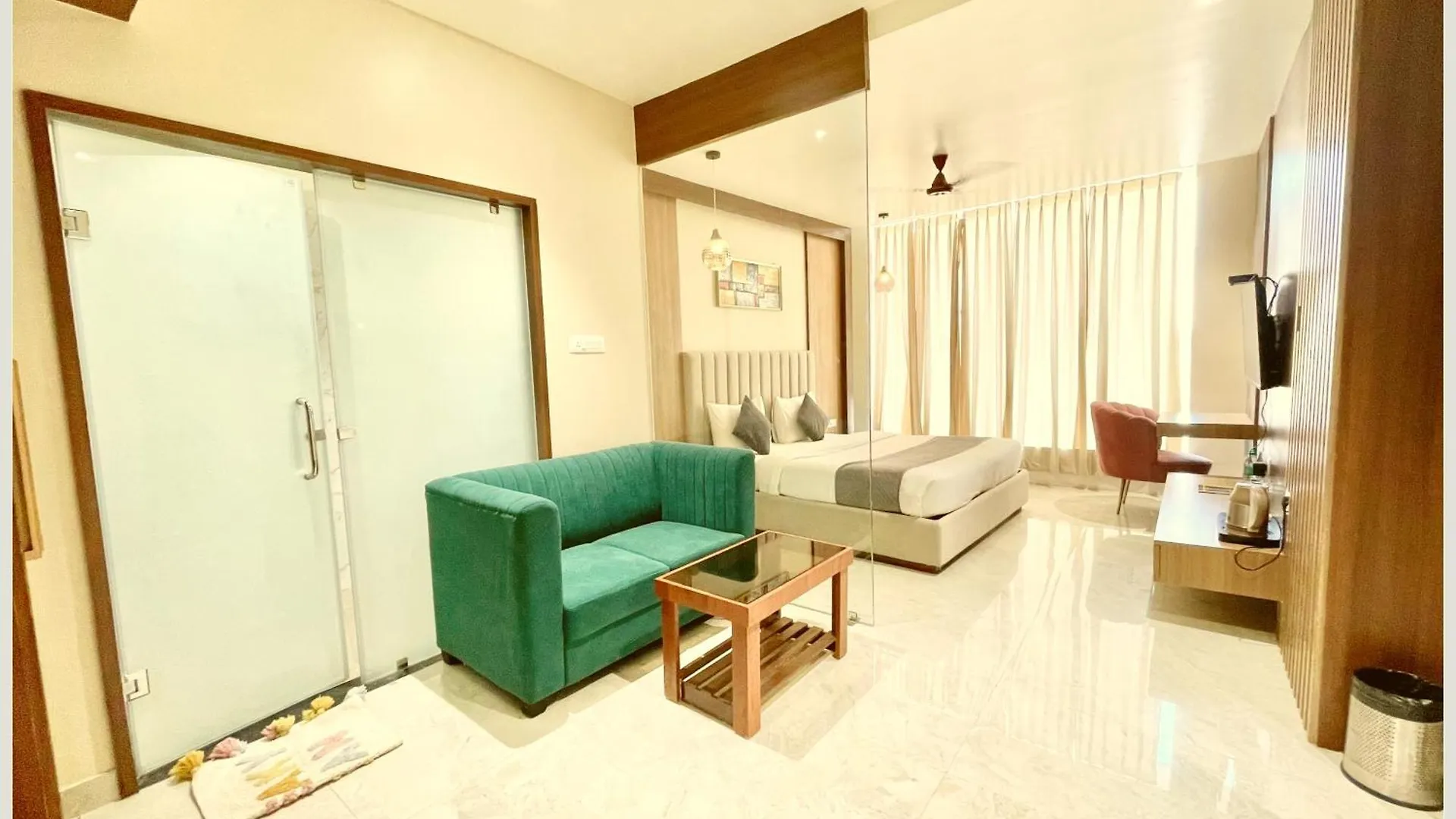 Varanasi Hotel Vedan Gam Palace - Fully Air Conditioned Hotel At Prime Location - Near Shree Kashi Vishwanath Temple And Ganga Ghat - Luxury & Spacious Room - Top Rated Hotel