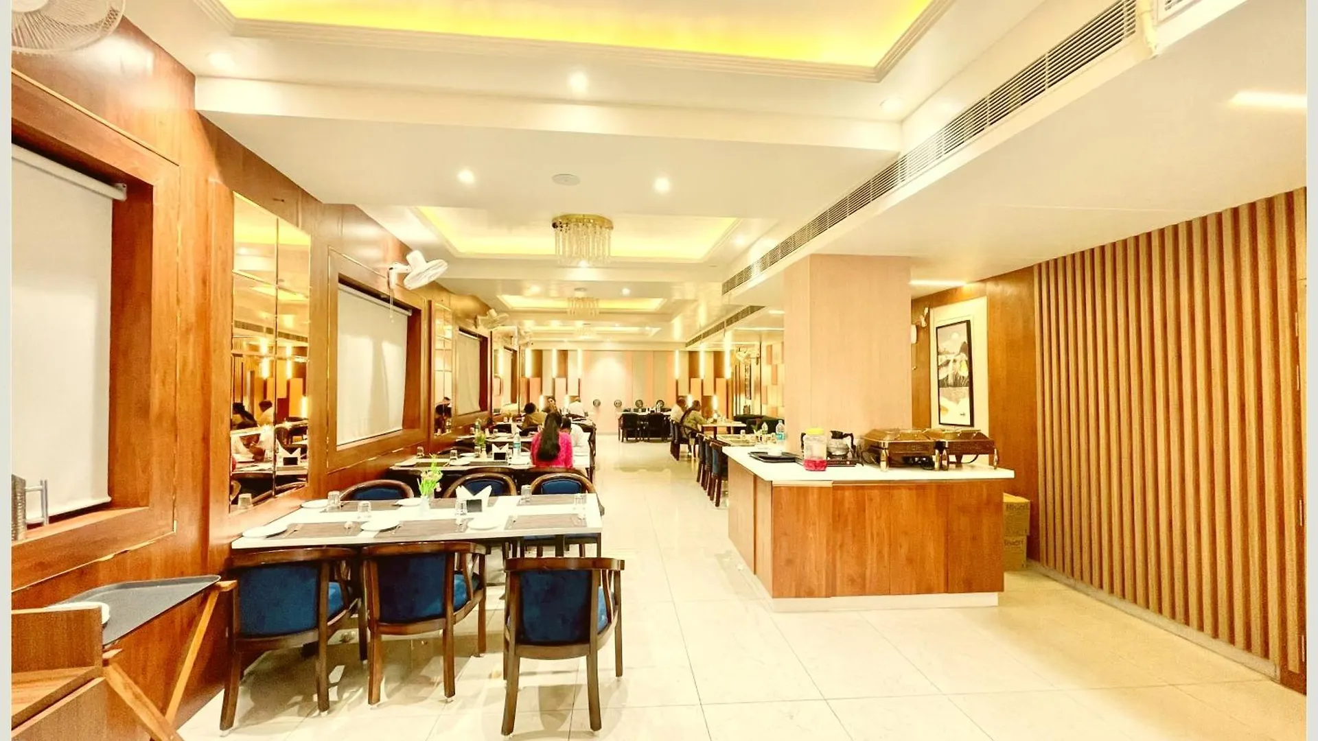 Varanasi Hotel Vedan Gam Palace - Fully Air Conditioned Hotel At Prime Location - Near Shree Kashi Vishwanath Temple And Ganga Ghat - Luxury & Spacious Room - Top Rated Hotel
